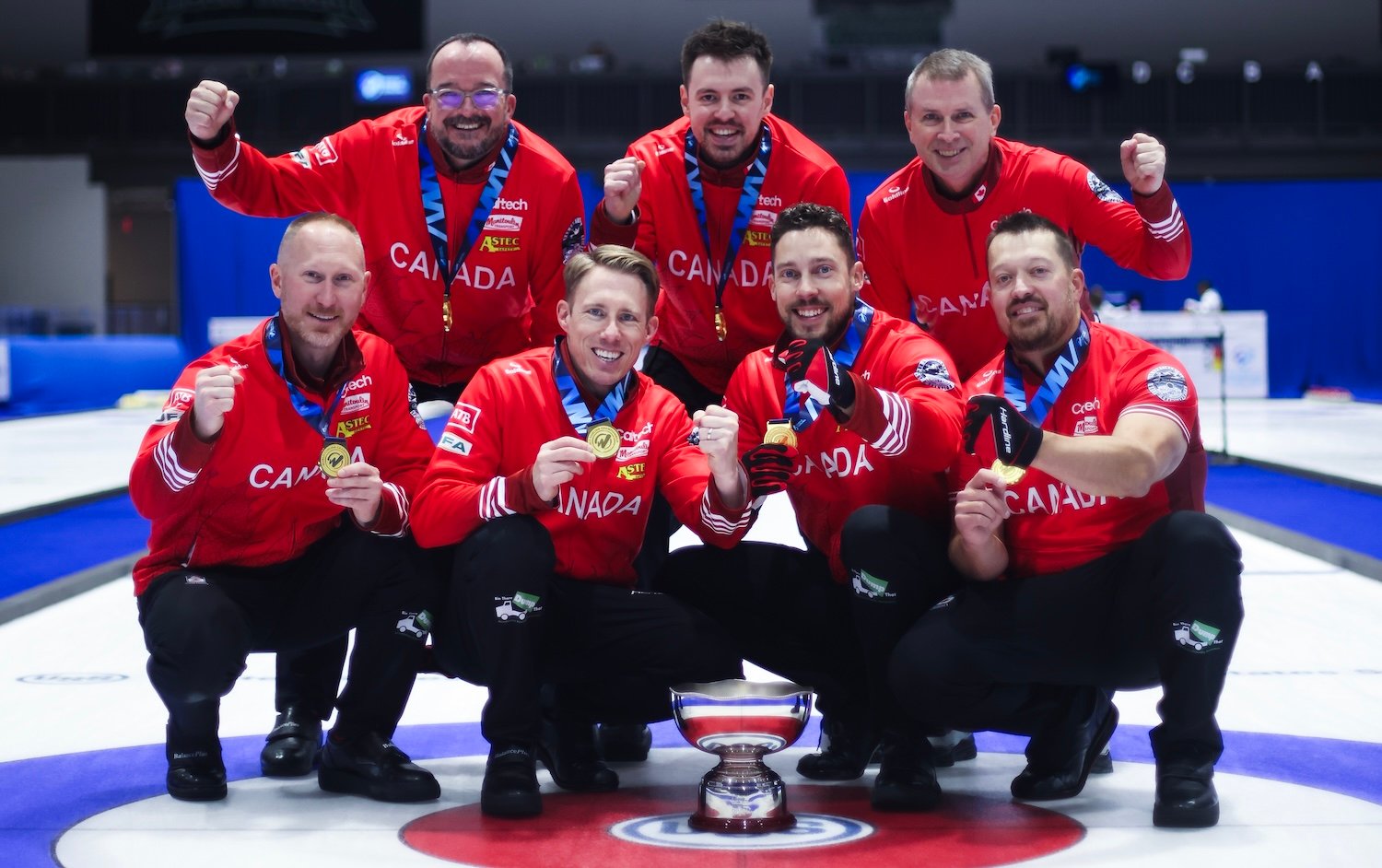 Team Canada, 2025 Pan Continental Men's Champions! From left, front, skip Brad Jacobs, vice-skip Marc Kennedy, second Brett Gallant, lead Ben Hebert. Back, team coach Paul Webster, alternate Tyler Tardi, national coach Jeff Stoughton- Photo, World Curling/Stephen Fisher)