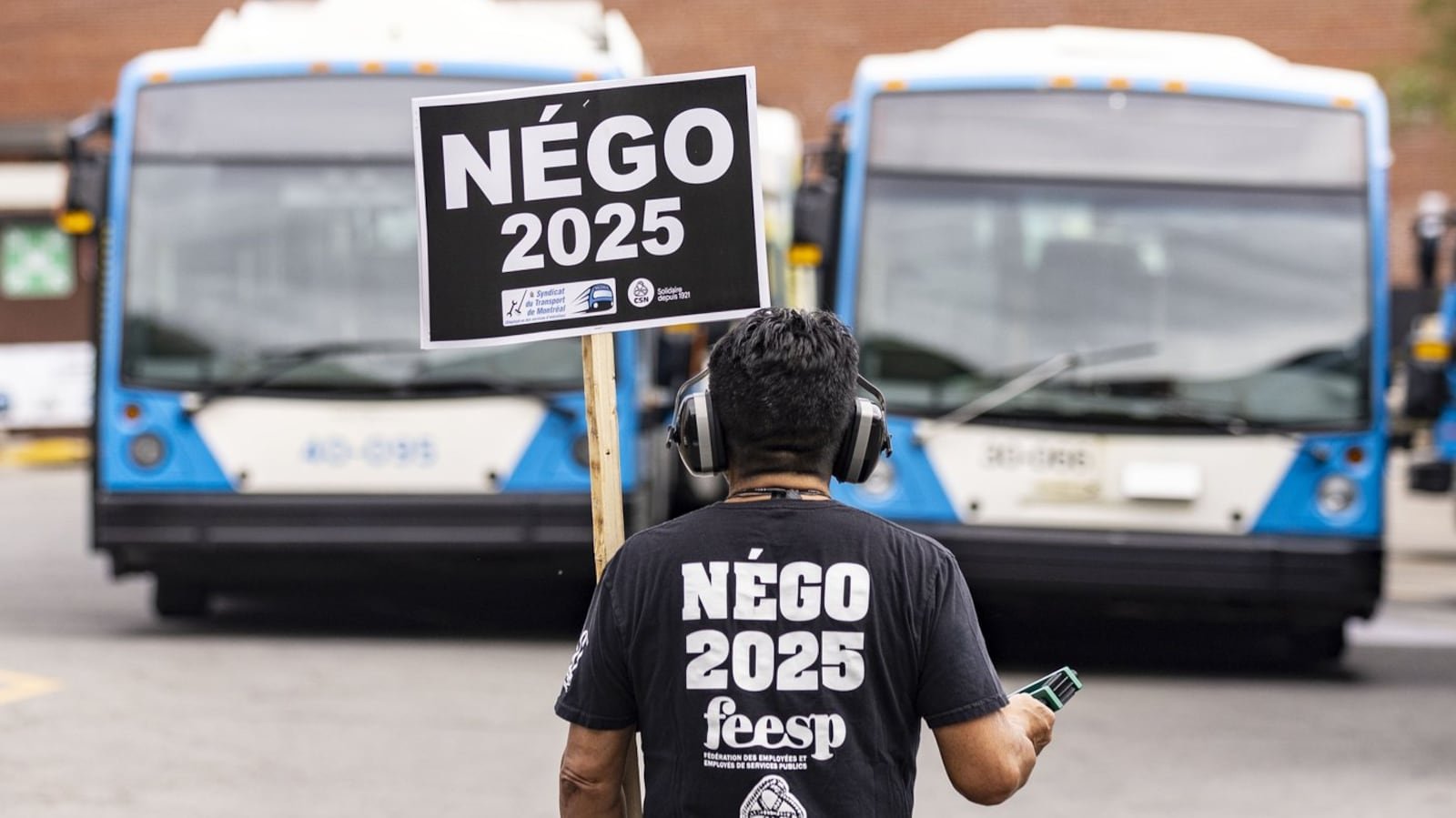 An Societe de transport de Montreal (STM) mechanic protests outside their facility in Montreal - Photo: THE CANADIAN PRESS/Christinne Muschi