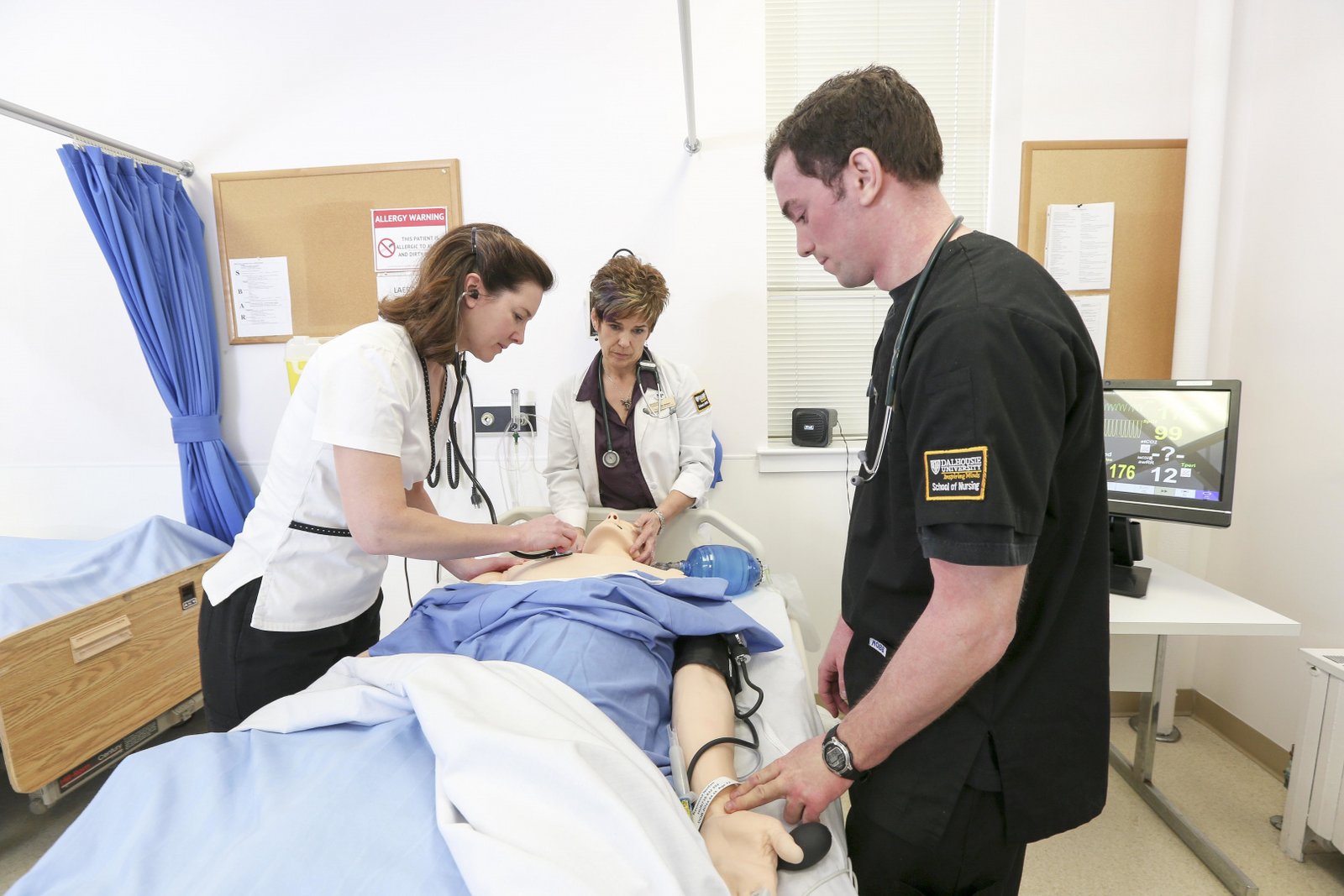 Dalhousie University nursing students demonstrate their training - Photo: Province of Nova Scotia